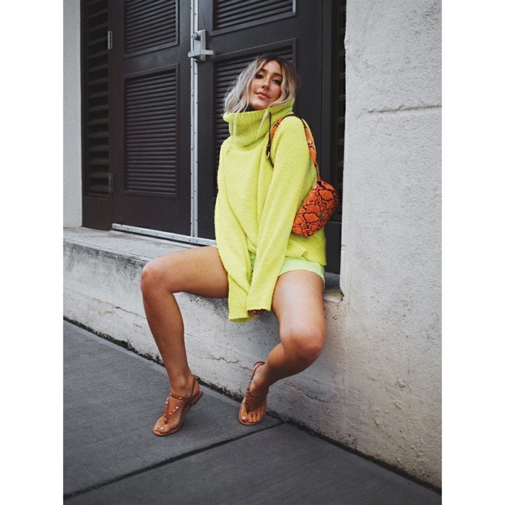 Scoop Long Sleeve Cutout Detail Turtleneck Sweater